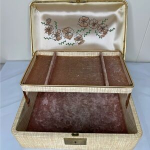Vintage leather jewelry box